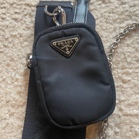 PRADA Nylon Re-Edition 2005 Shoulder Bag Black - Picture 3 of 9